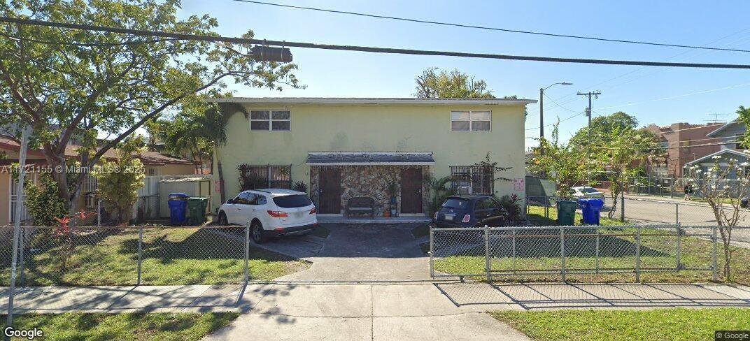 880 NW 2nd St in Miami, FL - Building Photo