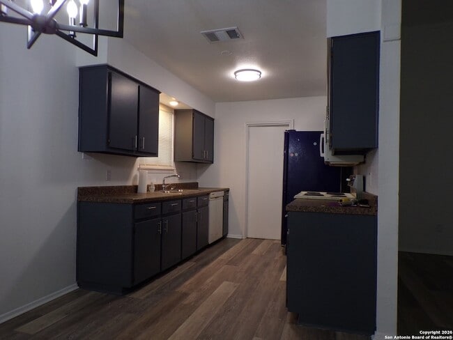 4163 Freestone St in San Antonio, TX - Building Photo - Building Photo