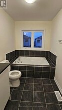 70 Sun Hvn Ln in Thorold, ON - Building Photo - Building Photo