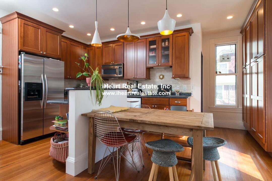 78 Cypress St, Unit #2 in Brookline, MA - Foto de edificio