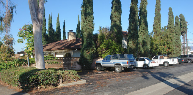 135 E Center St in Covina, CA - Building Photo - Building Photo