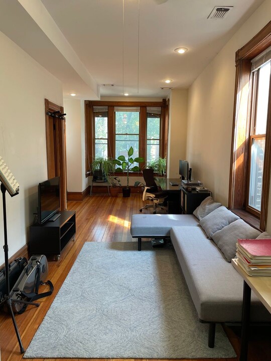 2041 W McLean Ave in Chicago, IL - Foto de edificio