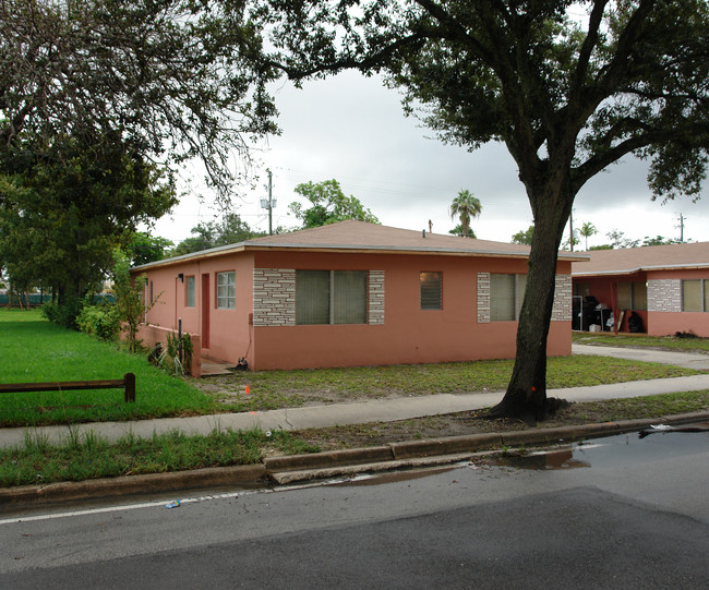 526 NE 3rd Ave in Fort Lauderdale, FL - Building Photo - Building Photo