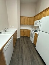 1559 N Riverside Ave #10, Unit Riverside #10/private room #1 contract in Provo, UT - Building Photo - Building Photo