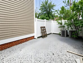 157 M St, Unit 1 in Boston, MA - Building Photo - Building Photo