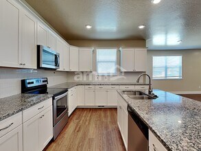 2293 E Tumbleweed Rd in Eagle Mountain, UT - Foto de edificio - Building Photo