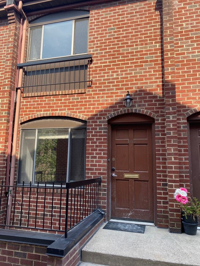 property at 1085 Paper Mill Ct NW