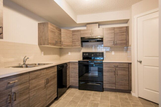 4705-C-4749 49 Ave in Leduc, AB - Building Photo - Building Photo