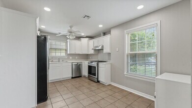 905 SW Arrowhead Dr in Bentonville, AR - Building Photo - Building Photo