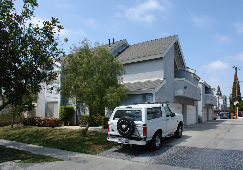 7741 Liberty Ave in Huntington Beach, CA - Building Photo