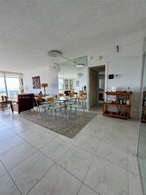 3675 N Country Club Dr in Aventura, FL - Building Photo - Building Photo