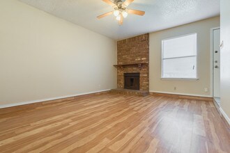 730 Bluebonnet Dr-Unit -Unit C in Keller, TX - Foto de edificio - Building Photo
