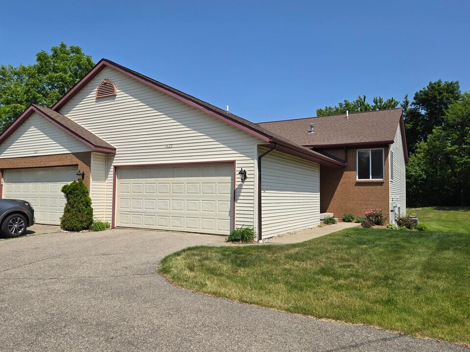 1623 Lamberton Lake Dr NE in Grand Rapids, MI - Building Photo