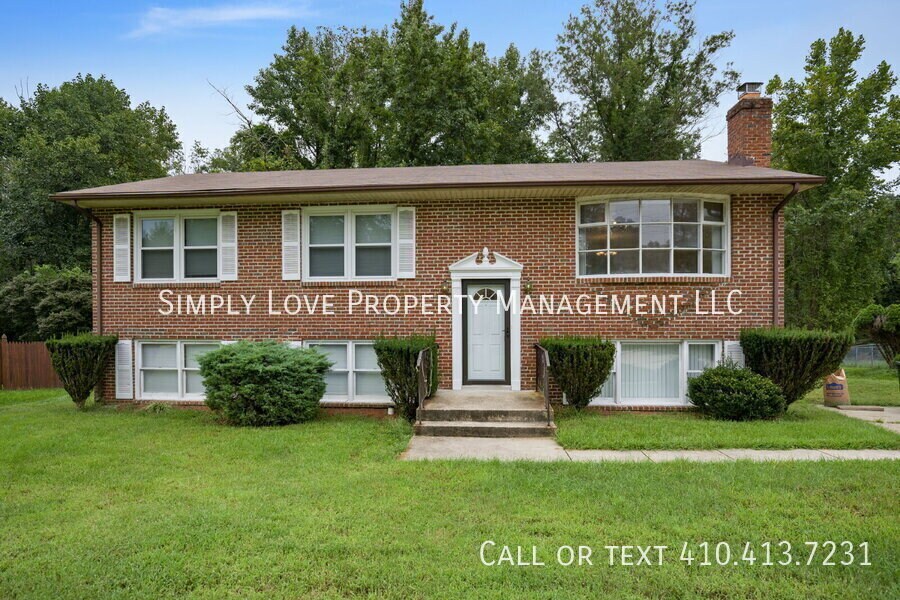 2411 Old Gate Ct in Fort Washington, MD - Building Photo