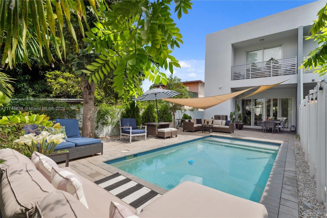 3575 SW 23rd St in Miami, FL - Building Photo