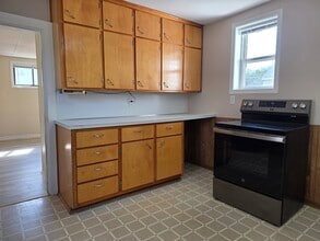 821 W 5th St, Unit 1 in Winona, MN - Building Photo - Building Photo