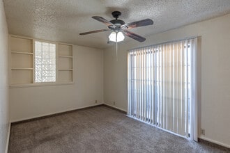 Sundowner in Lubbock, TX - Building Photo - Interior Photo