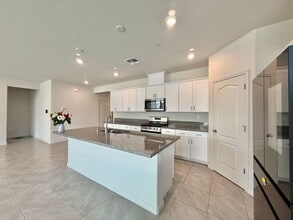 2350 Hibiscus Dr in Hollister, CA - Building Photo - Building Photo