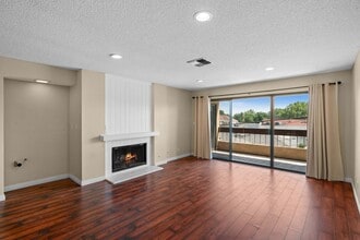 2121 Scott Rd, Unit 202 in Burbank, CA - Building Photo - Building Photo