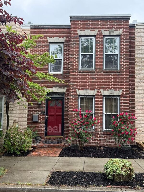 property at 1406 Carrollsburg Pl SW