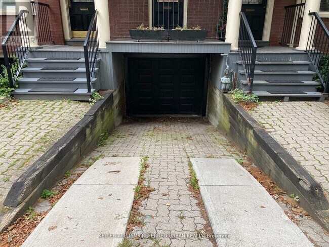 89 A Gloucester St in Toronto, ON - Building Photo - Building Photo