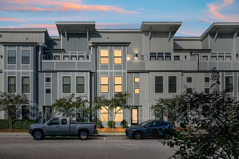 4565 Mixson Ave in North Charleston, SC - Foto de edificio