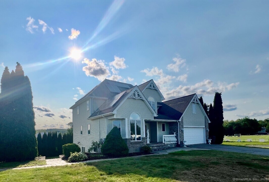 24 Edwin Ln in Thomaston, CT - Building Photo
