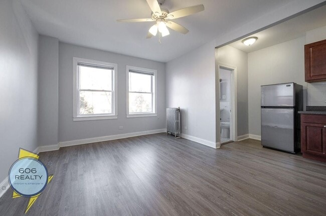 property at 6930 N Greenview Ave