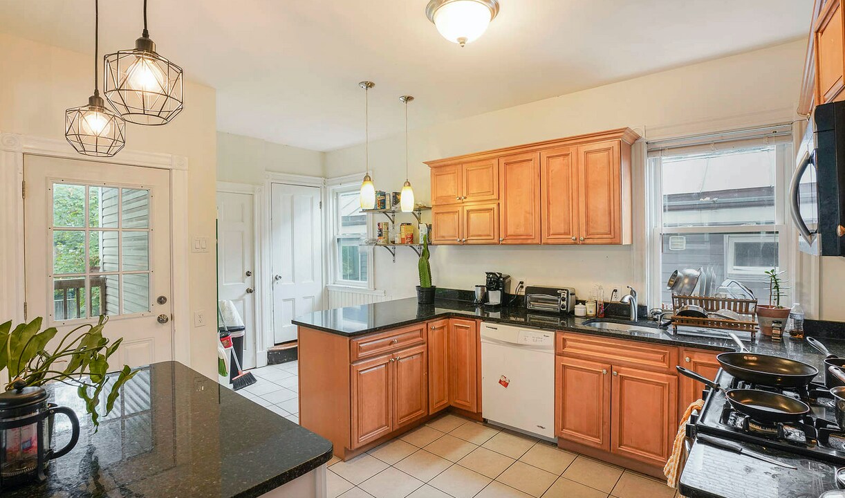 13 Sachem St, Unit #2 in Boston, MA - Foto de edificio