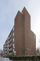 Cedar Court in Kitchener, ON - Building Photo