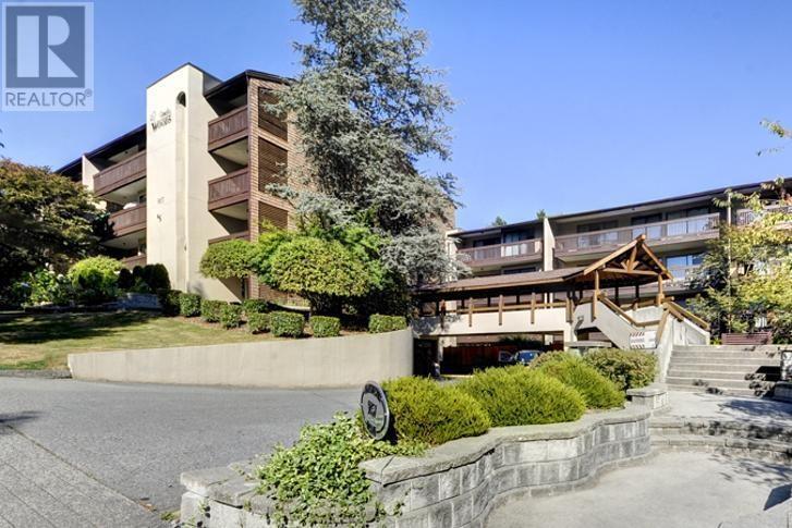 9857-9857 Manchester Dr in Burnaby, BC - Building Photo