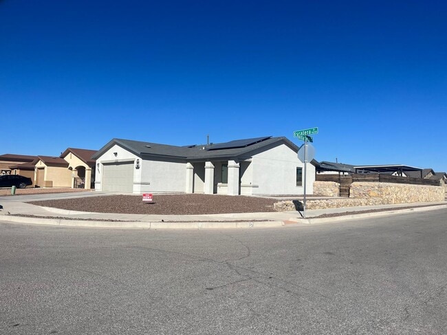 14233 Escalera Dr in Horizon City, TX - Building Photo - Building Photo