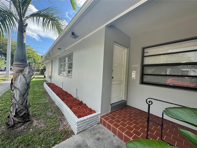 1110 S 19th Ave in Hollywood, FL - Building Photo - Building Photo