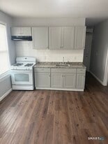 1347 Pembroke St in Bridgeport, CT - Building Photo