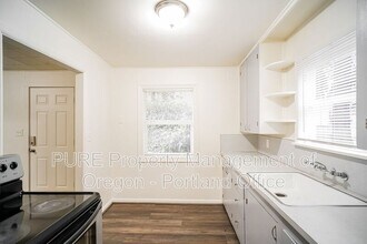 4632 SE 122nd Ave in Portland, OR - Building Photo - Building Photo