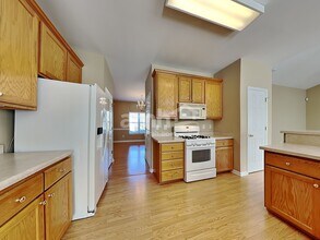 4070 Gunsmith Ct in Jamestown, NC - Building Photo - Building Photo