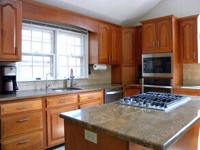 40 Long Meadow Rd in Greenwich, CT - Building Photo - Building Photo