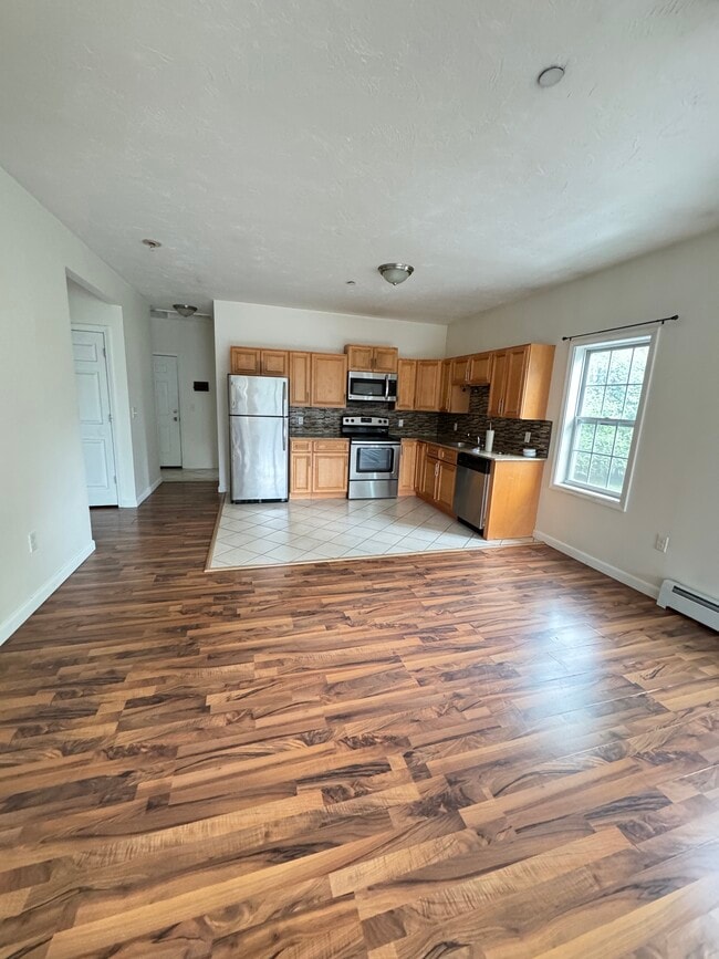 14 Brandon Rd, Unit Top Floor - Front