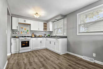 9334 W Silver Spring Dr in Milwaukee, WI - Building Photo - Building Photo