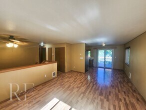 990 NE Larson Blvd in Belfair, WA - Building Photo - Building Photo