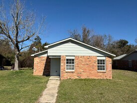 2009 South St in Gulfport, MS - Building Photo