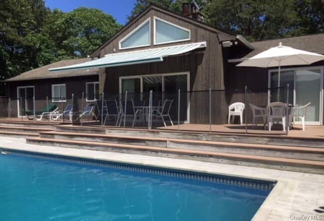 7 Clay Pit Rd in Remsenburg, NY - Building Photo - Building Photo