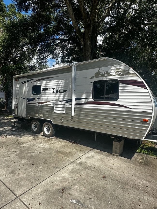 property at 1204 E Lambright St