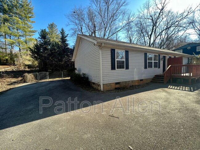 105 Salola St in Asheville, NC - Building Photo - Building Photo