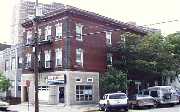 5808 Buchanan Pl in West New York, NJ - Building Photo - Building Photo