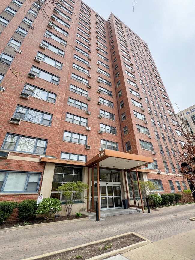 property at 2909 N Sheridan Rd