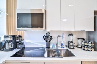2207 Ocean Front Walk, Unit Unit 4 in Venice, CA - Building Photo - Building Photo