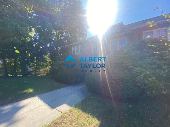 200 Commonwealth Ave, Unit 1 in Chestnut Hill, MA - Building Photo - Building Photo