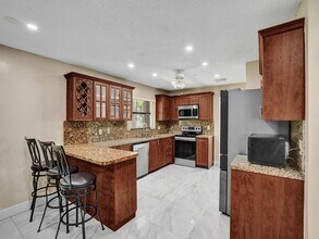 9610 Dunhill Dr in Miramar, FL - Building Photo - Building Photo