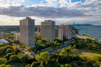 Regents Park in Chicago, IL - Foto de edificio - Building Photo